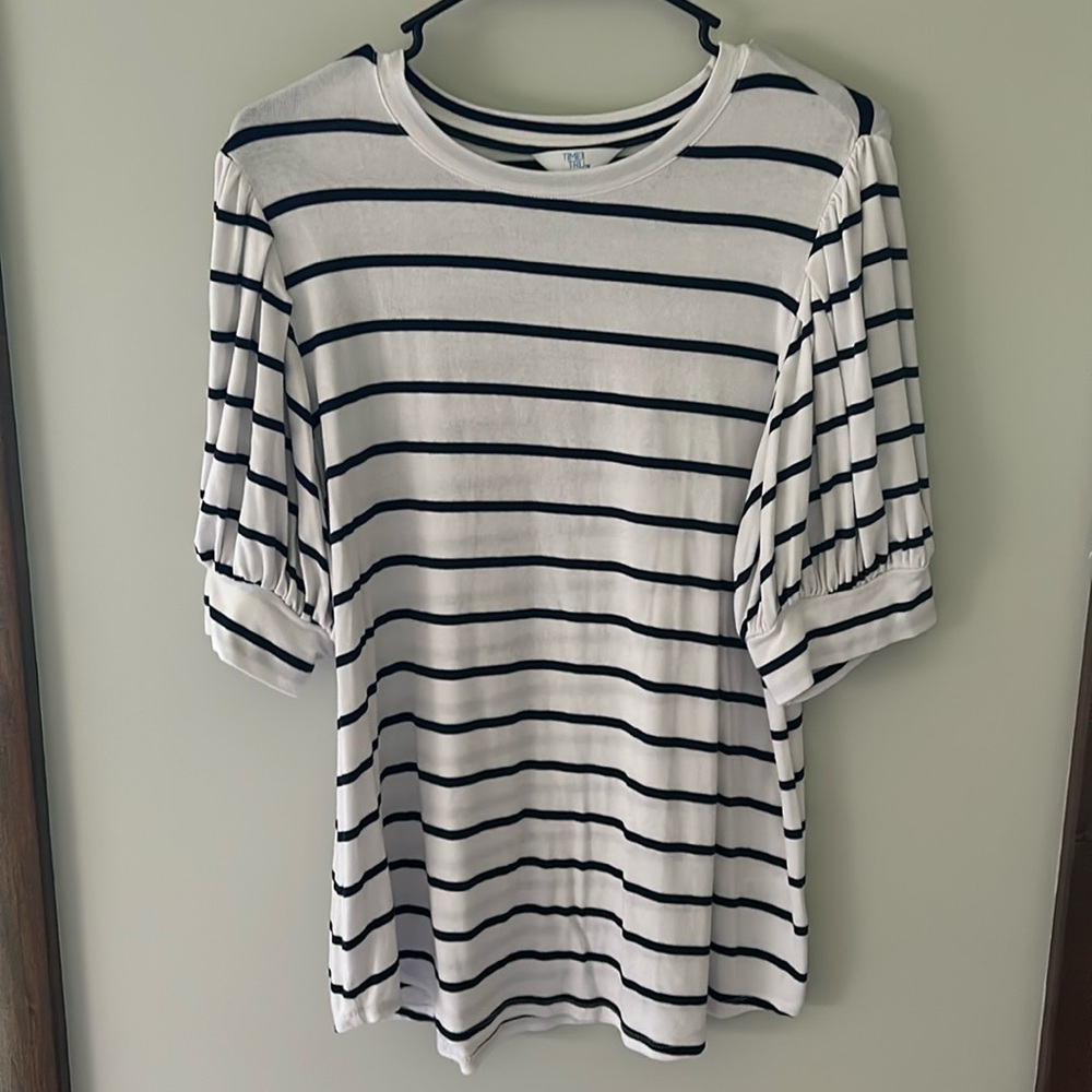 Adorable Time and Tru women’s large short sleeve top